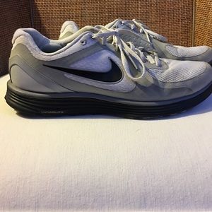 Men's Nike lunarswift running sneaker.