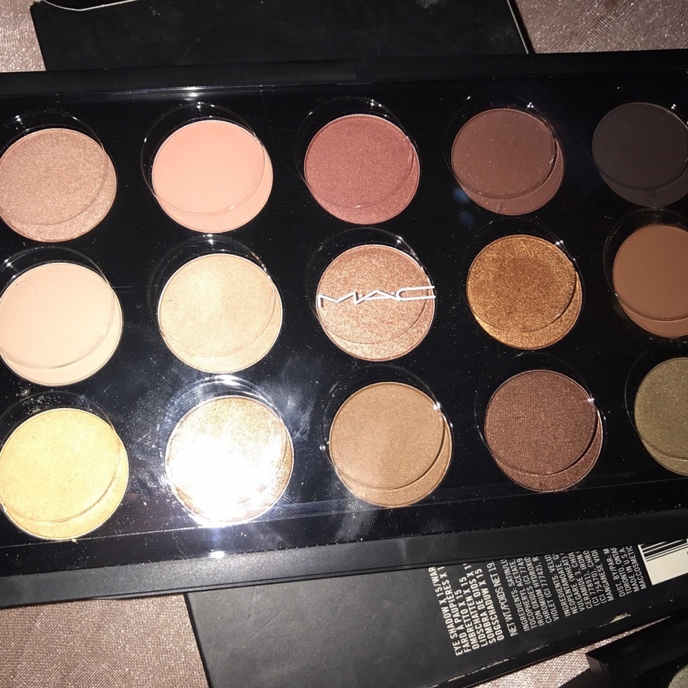 All Mac ✨ 2palettes ,1 lipstick, 1 lipgloss, etc - Picture 4 of 4