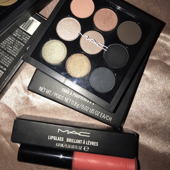 All Mac ✨ 2palettes ,1 lipstick, 1 lipgloss, etc - Picture 3 of 4