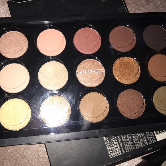 All Mac ✨ 2palettes ,1 lipstick, 1 lipgloss, etc - Picture 4 of 4