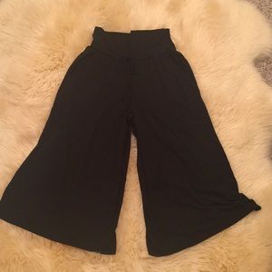 MAURICES, Black wide leg capris