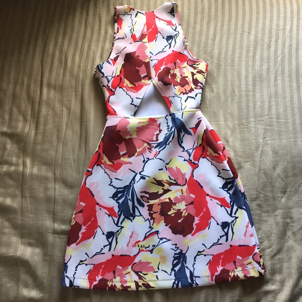 A&F Cut Out Floral Scuba Mini - Picture 4 of 4