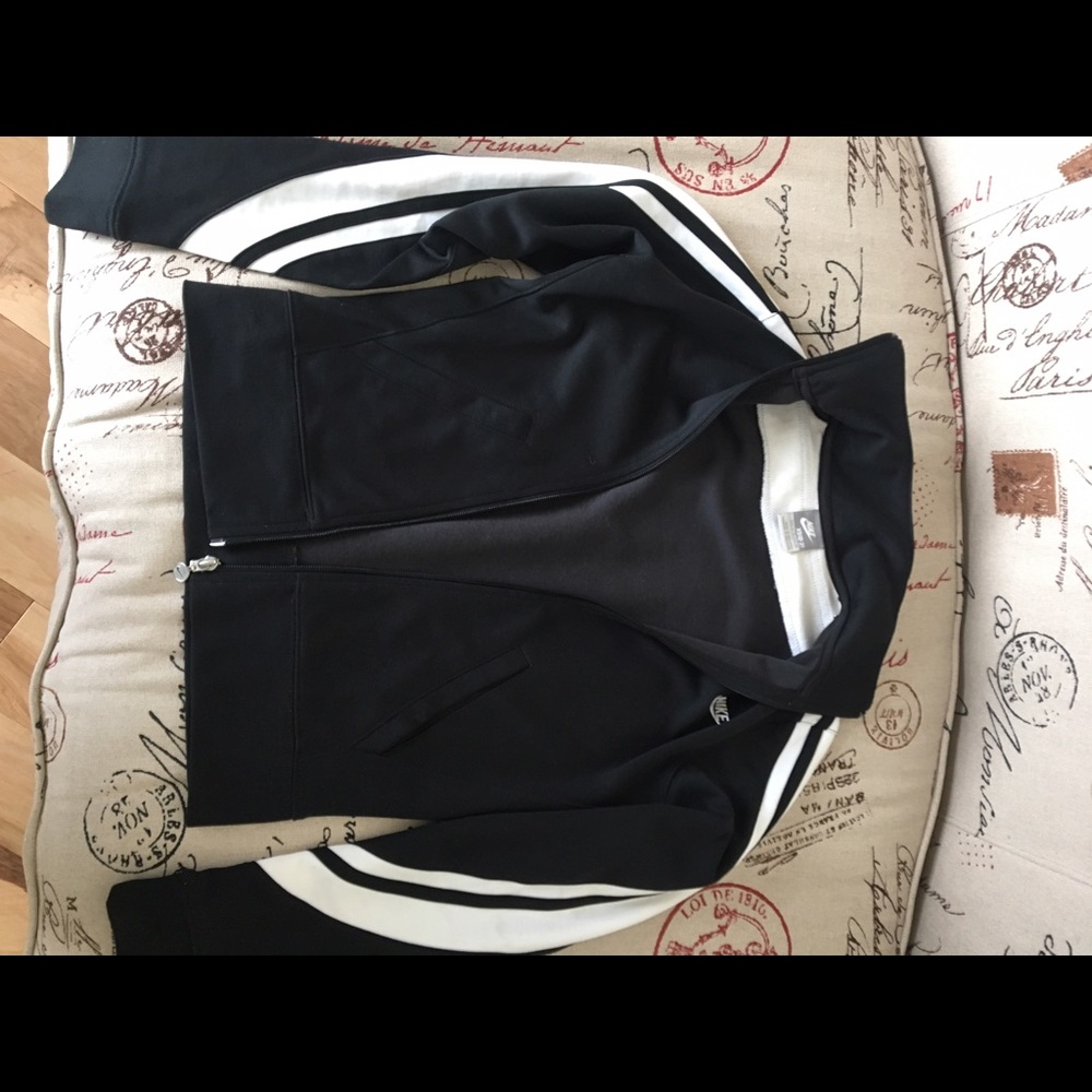 Nike vintage light weight jacket