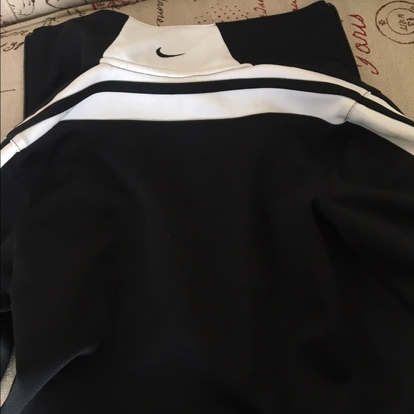 Nike vintage light weight jacket - Picture 3 of 4