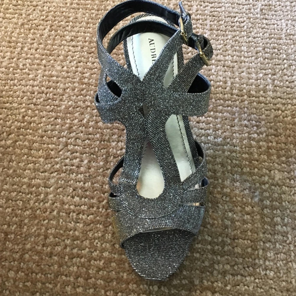 Sandals - Picture 2 of 3