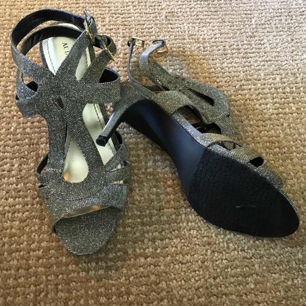 Sandals - Picture 3 of 3