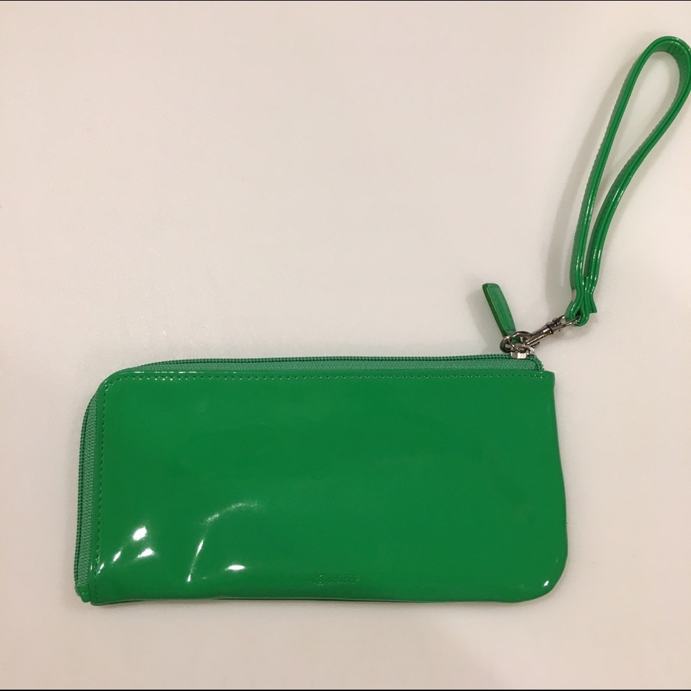Buxton Emerald Wristlet