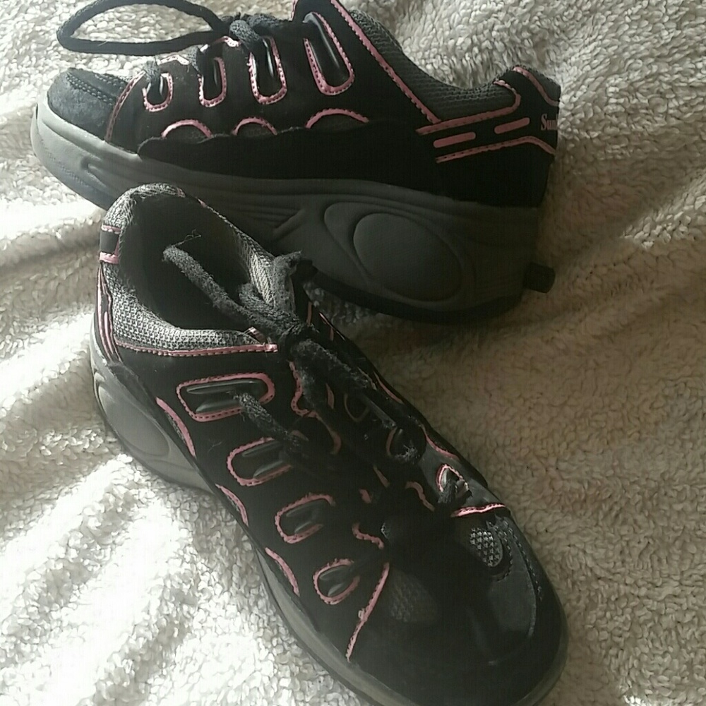 Girls shoes with the weels in them