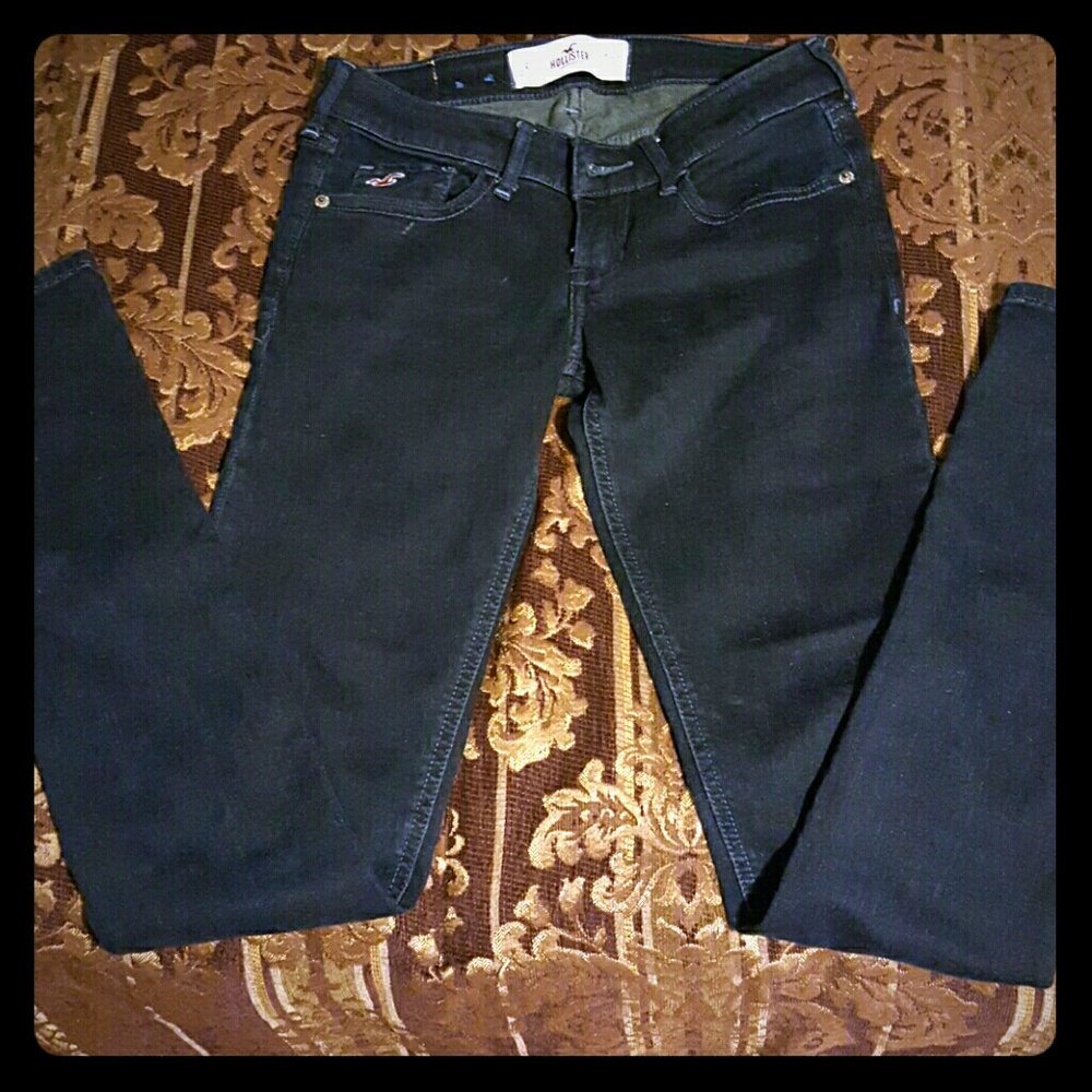Hollister skinny jeans..EUC..
