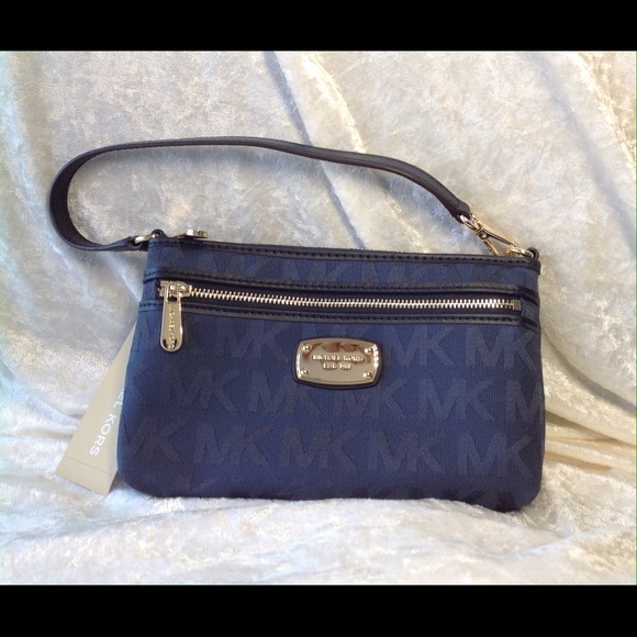 Michael Kors Handbags - Michael Kors Navy Wristlet bigEnoughFor any Phone