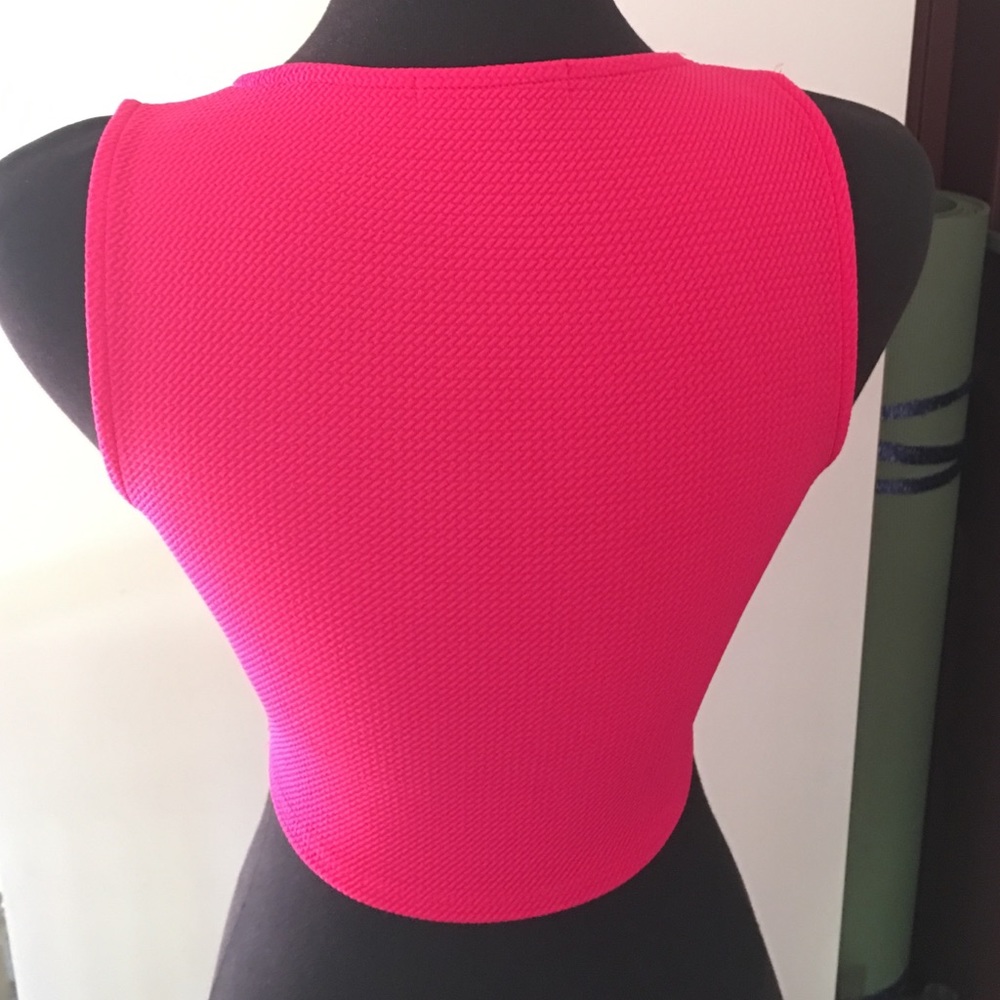 Pink crop top π - Picture 3 of 4