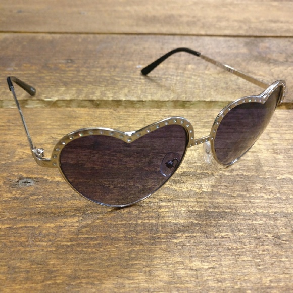Silver Rhinestone Heart Eyes Sunglasses NEW! - Picture 2 of 4