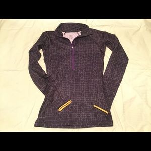 Nike pullover like new. $25