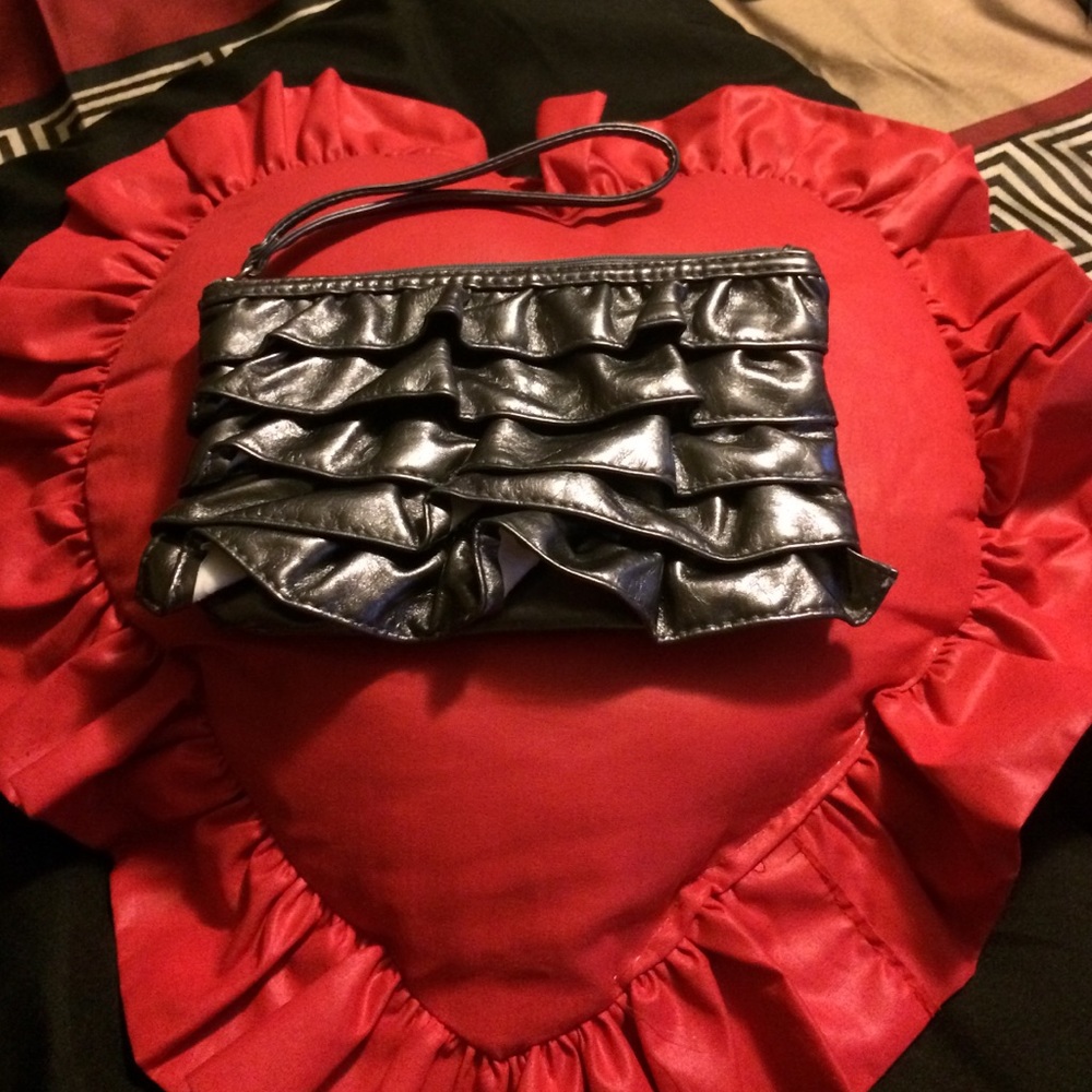 Small wristlet bag