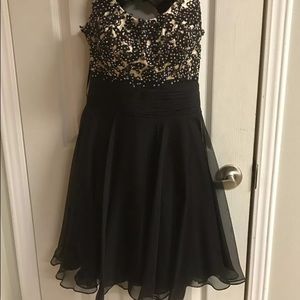 Alyce Paris Black homecoming dress *NEW PRICE*