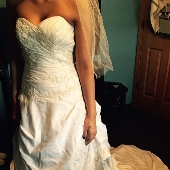 👗Beautiful Beaded Wedding Dress👰 - Picture 2 of 4