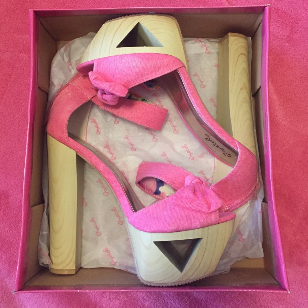 Qupid pink heels