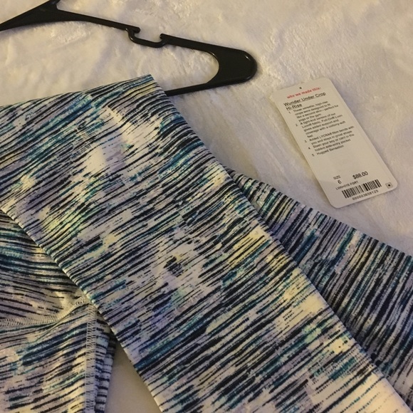 lululemon athletica Pants - Wunder Under Crop Hi-rise Size 6