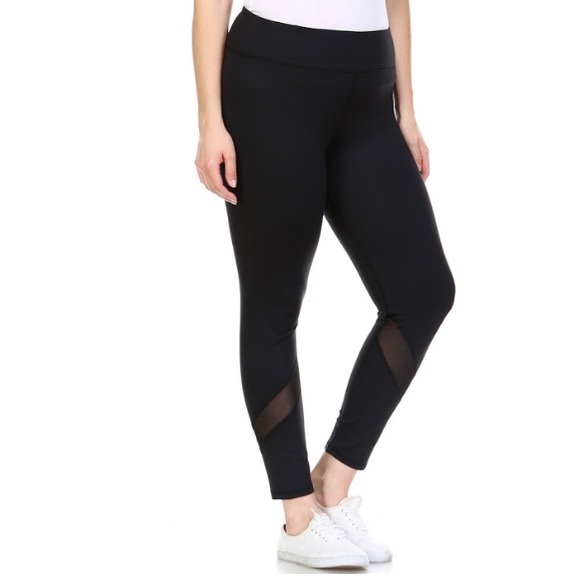 Pants - Black cropped mesh panel cutout yoga pant