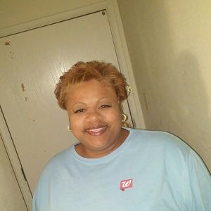 Meet your Posher, Lora