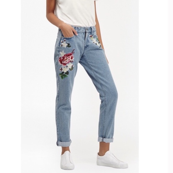 NINARAE Denim - 🏷Embroidered Mom Jeans