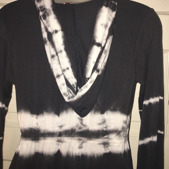 Boston Proper Sport Babydoll V-Neck Hoodie - Picture 4 of 4