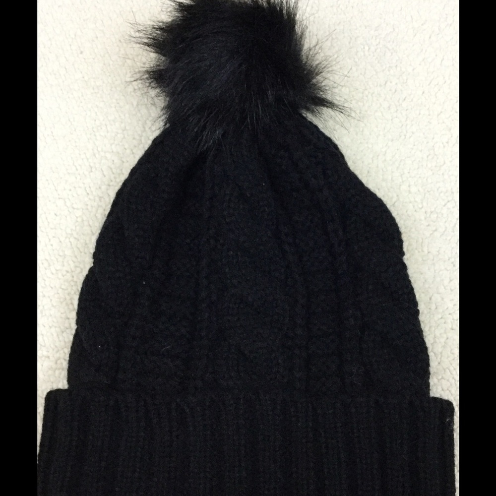 🛍NEW!!🛍 Beanie with Pom Pom