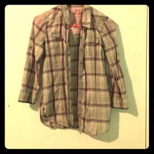 I'm am selling a shirt that is long sleeve