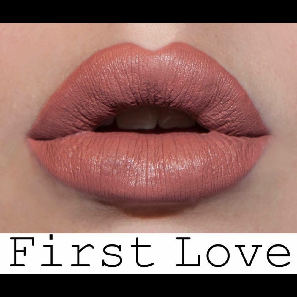 Lipsense.