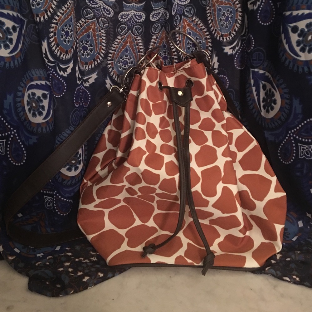 Giraffe print tote bag