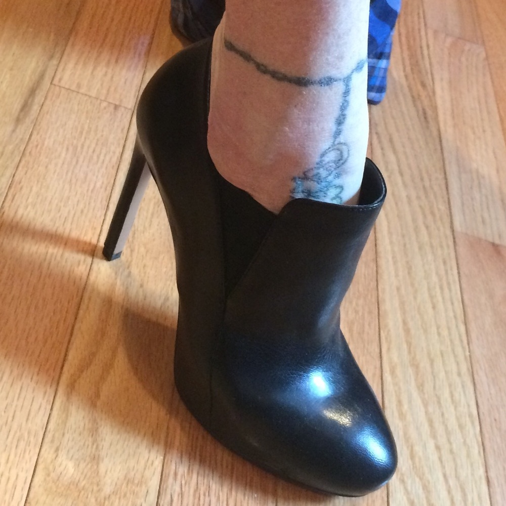 Nine West black heeled booties