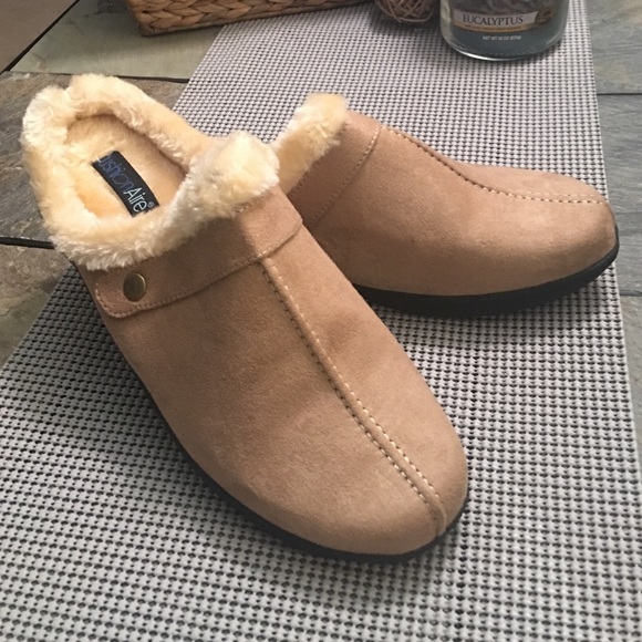 New with Box- Cushion Aire Clogs. - Picture 2 of 4