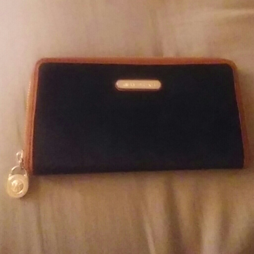 Micheal kors kempton wallet