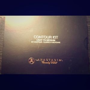 Anastasia contour kit light to medium