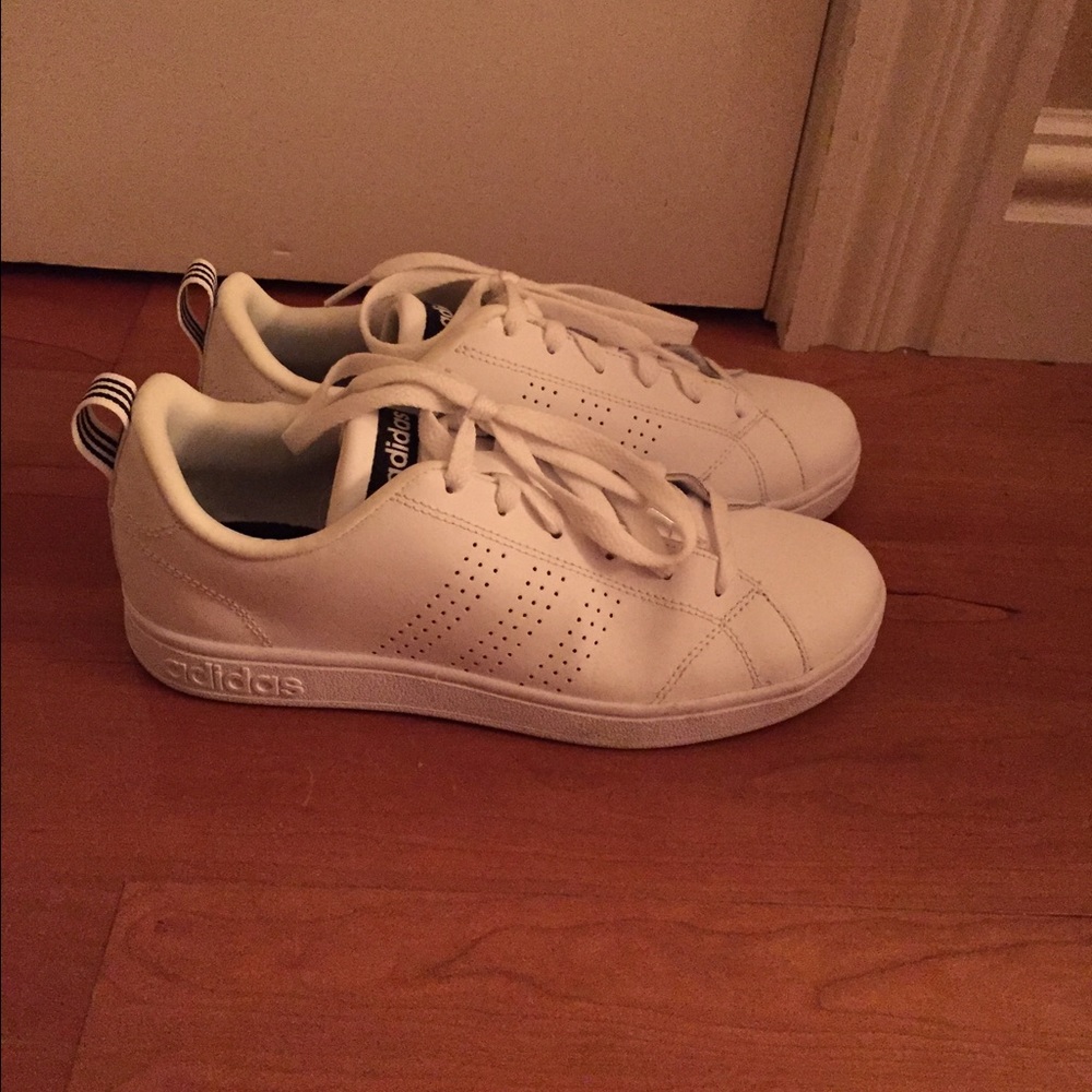 SOLD* WOMENS ADIDAS SNEAKERS 7