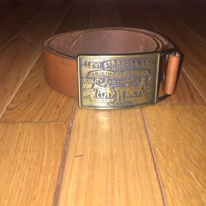 Levi belt with detailed buckle