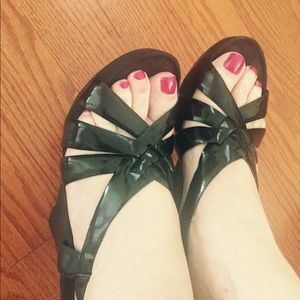 ⭐️Black Patent Bass Sandals⭐️