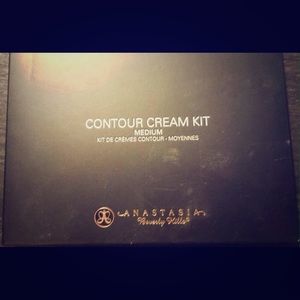 Anastasia Beverly Hills contour cream kit