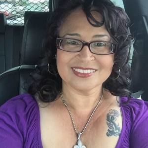 Meet your Posher, Rena