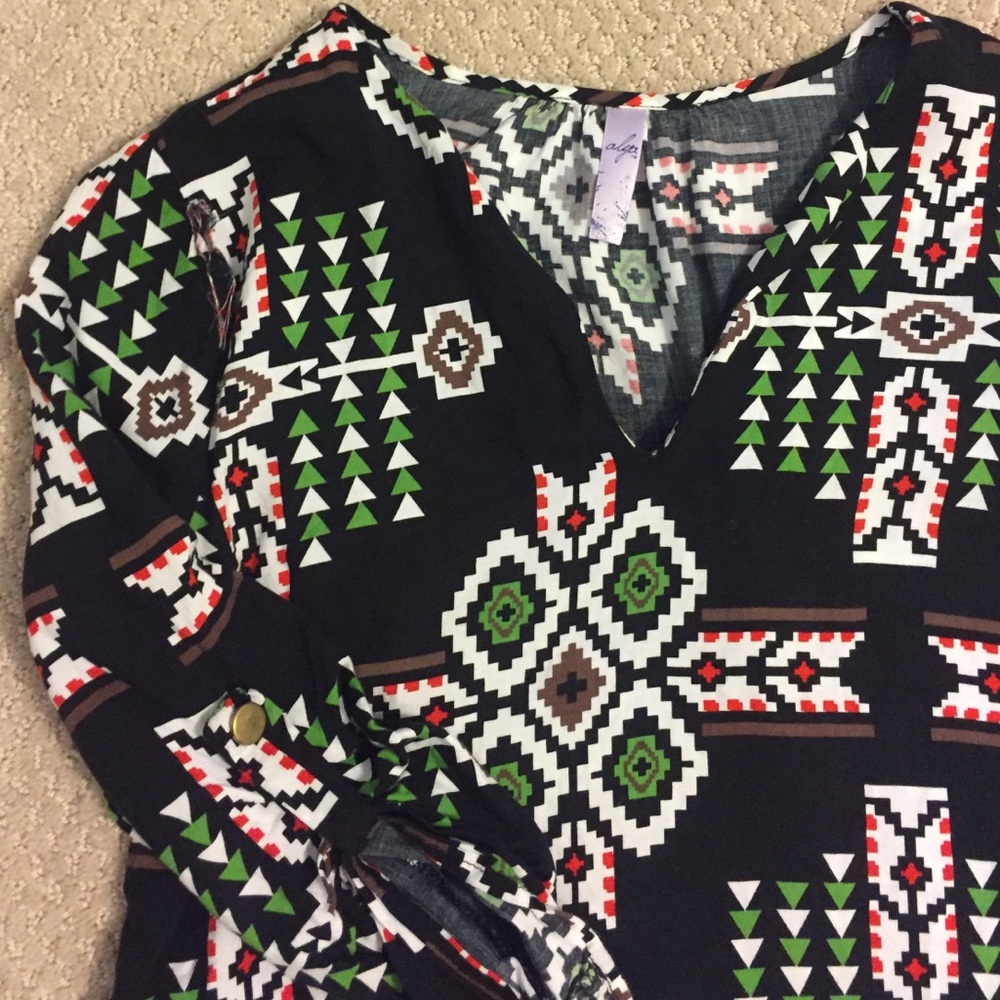 Patterned light top - Picture 2 of 2