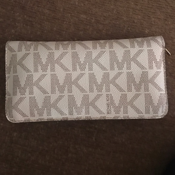 Michael Kors Wallet / Clutch - Picture 2 of 4