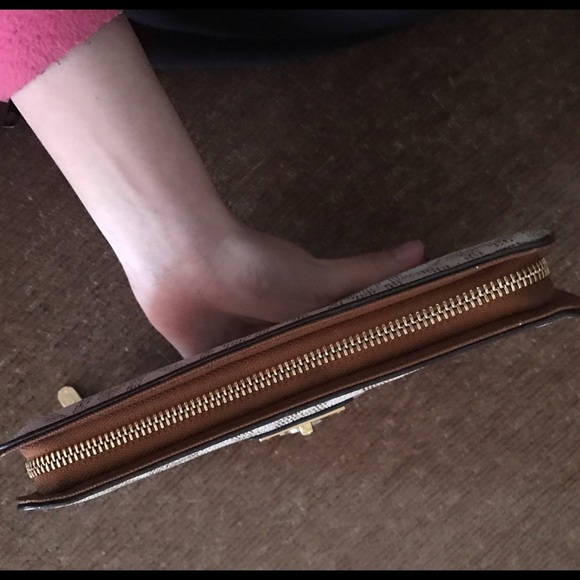 Michael Kors Wallet / Clutch - Picture 4 of 4