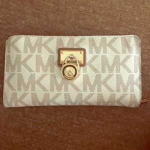 Michael Kors Wallet / Clutch