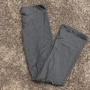 Bootcut gray leggings in EUC