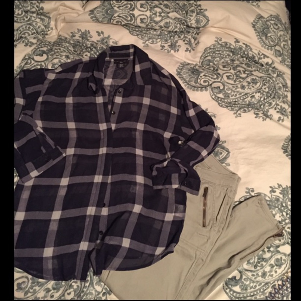 Apostrophe-Sheer button down