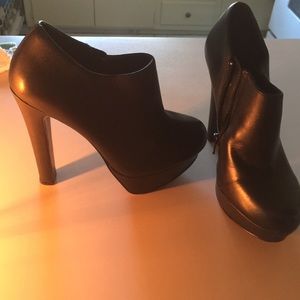 Steve Madden  black leather platform booties