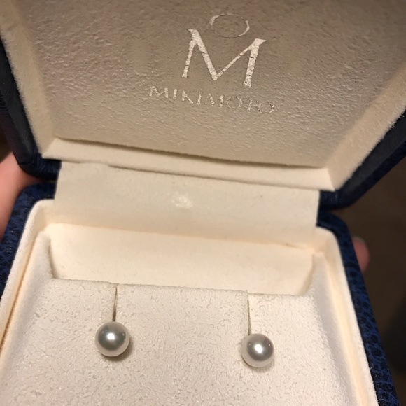 MIKIMOTO Stud Earrings in Yellow Gold - Picture 2 of 7