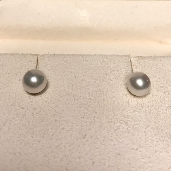 MIKIMOTO Stud Earrings in Yellow Gold - Picture 3 of 7