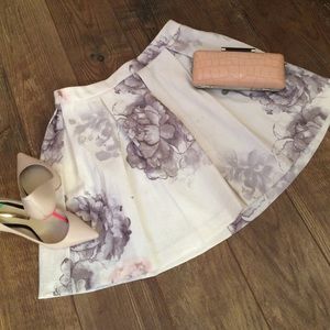 Sunday Sale! XXI Floral Pleated skirt size Large