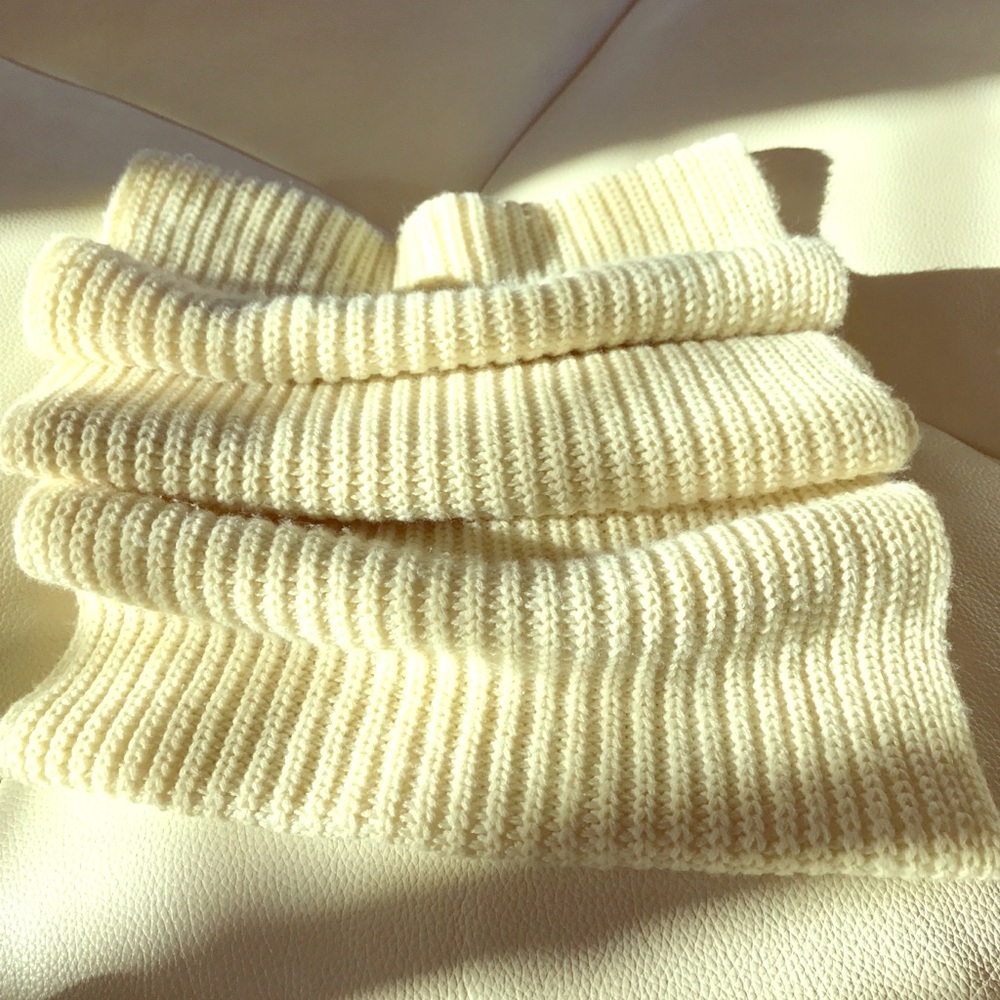 Women's Cream Heavy Knit Infinity Scarf.